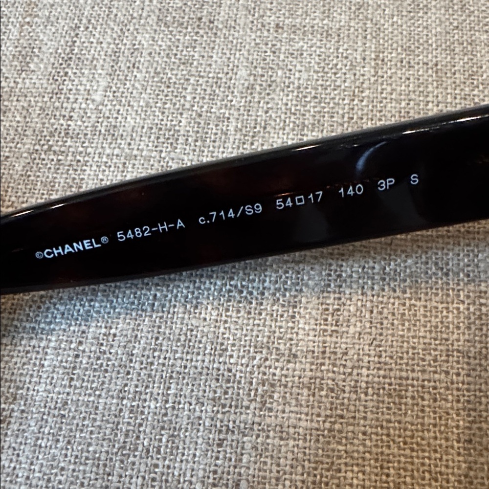 CHANEL Tortoise Shell Sunglasses - Picture 5 of 6